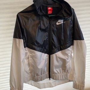 Women’s Nike wind runner jacket